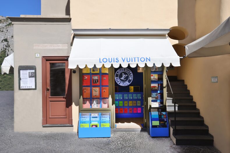 Louis Vuitton porta a Capri il progetto librairie éphémère. E