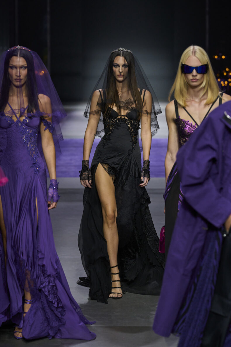 Donatella Versace in 2023 Donatella versace, Versace fashion