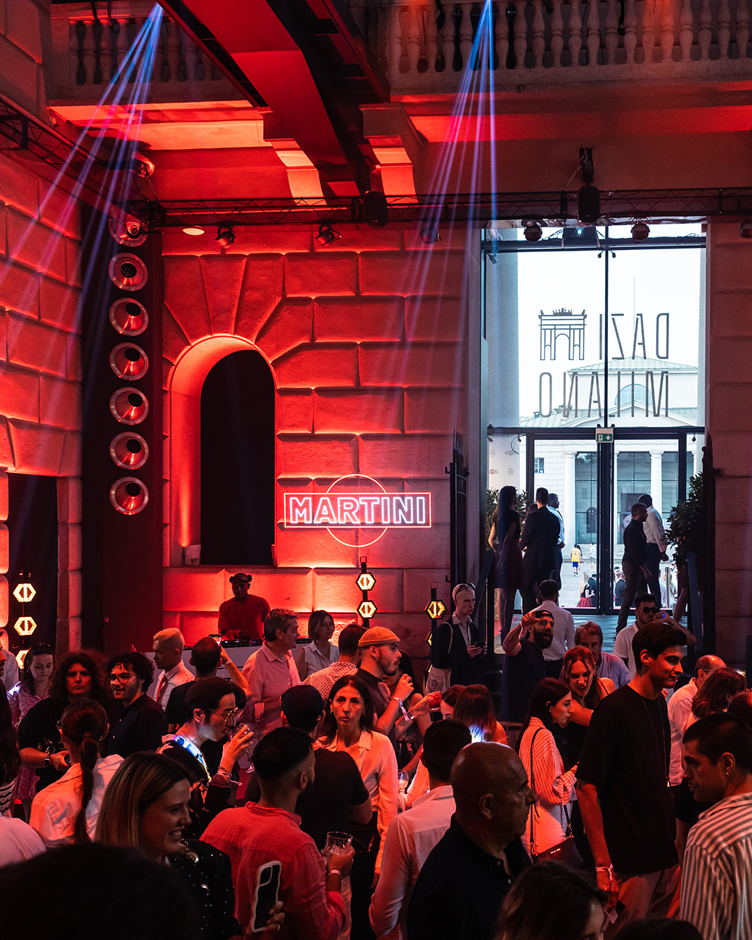 MARTINI Pop Up Bar: temporary bar in Milan dedicated to the 160th anniversary of the Italian aperitif.